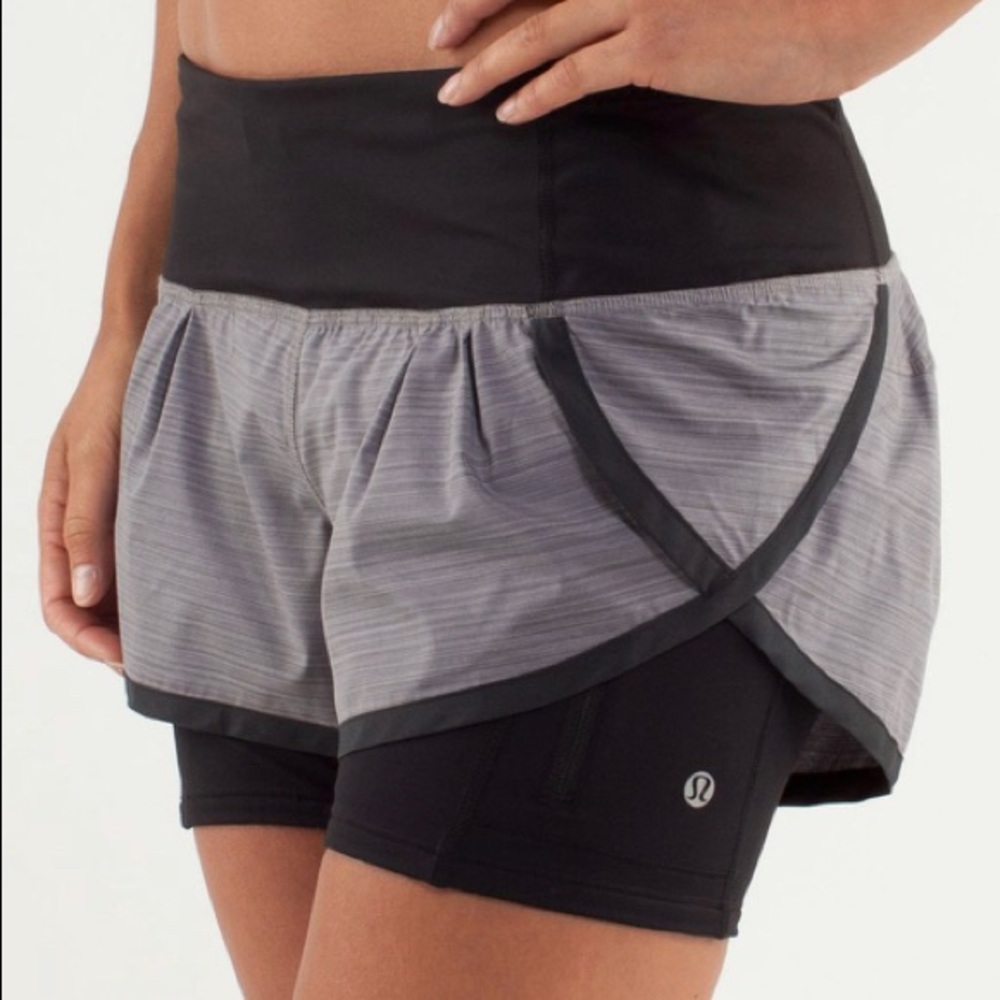 MINT Cond Lululemon Run Speed Squad Shorts Size 8 Slate Gray Black Flirty Pocket